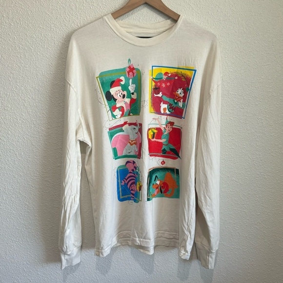 Disney Women's Medium Christmas 2023 Mickey & Characters Walt Disney World Shirt - Picture 1 of 11